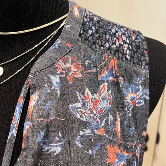 St. John’s Bay sleeveless blouse Size Large - Picture 3 of 7